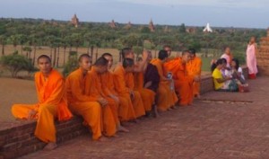 Monks and nuns at Pya Tha Da for the sunset